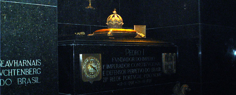 Resultado de imagem para cripta Monumento à Independência do Brasil
