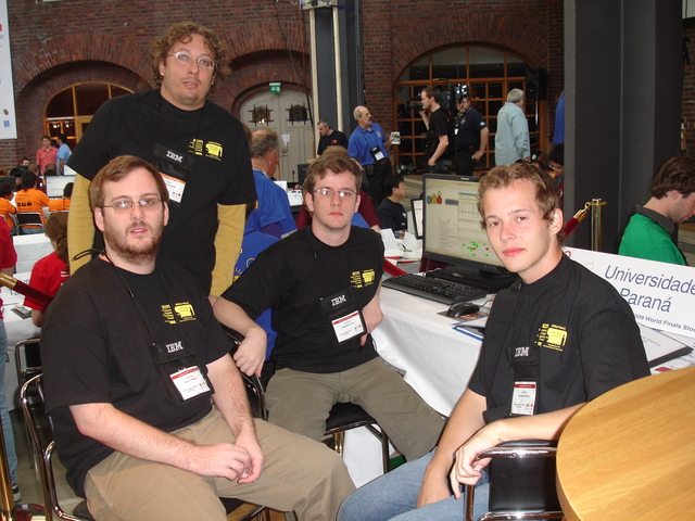 Equipe Triforce participando do ICPC em Estocolmo, Suécia.