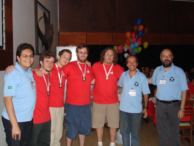 Equipe Triforce recebendo a medalha de bronze em Belo Horizonte-MG.