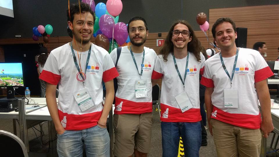 Equipe YouShallNot.cpp na final nacional em Foz do Iguaçu-PR.