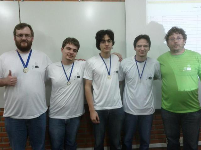 >Equipe * da Trypanossoma na etapa regional de 2011, na UFPR.