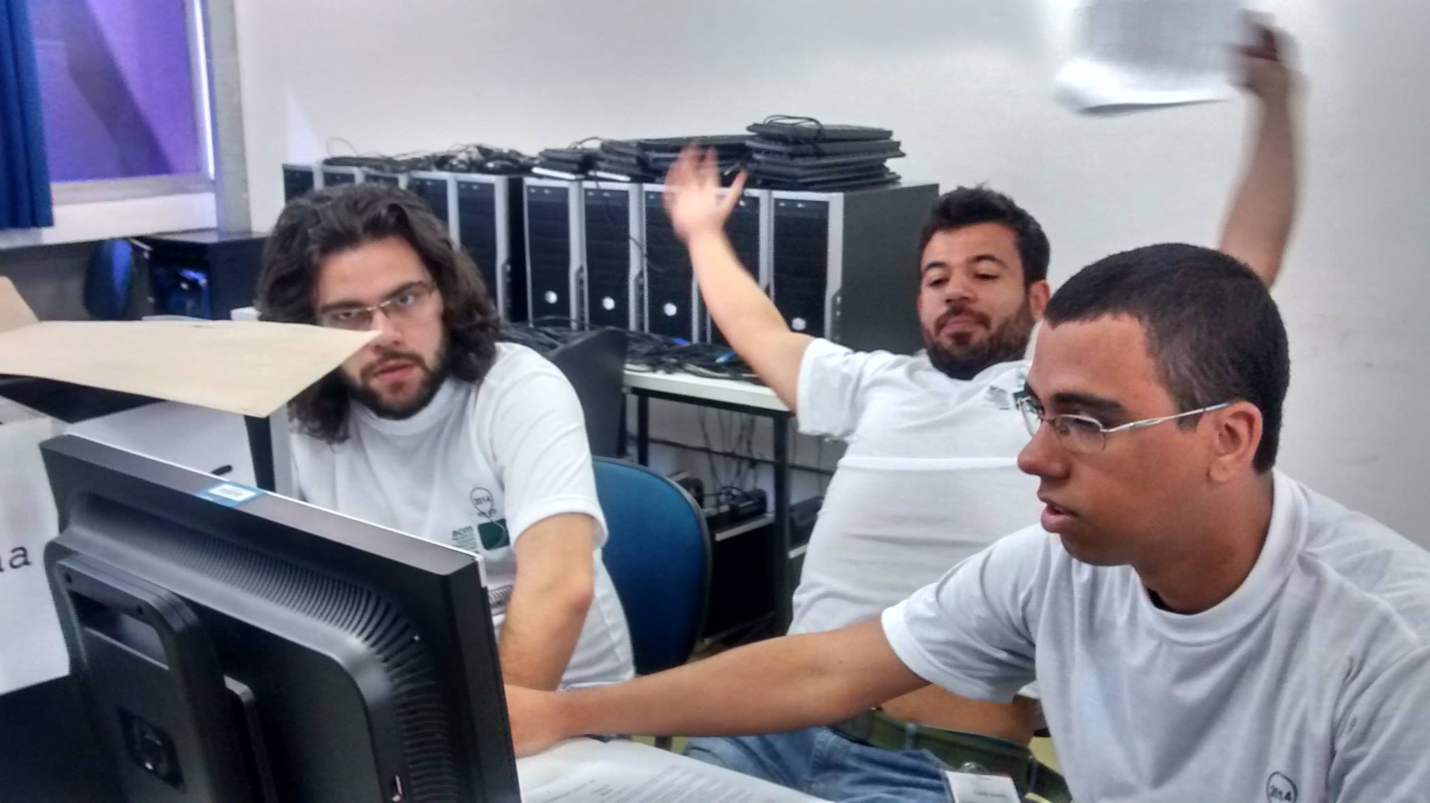 Equipe Porco-Aranha na etapa regional de 2014, na UTFPR.