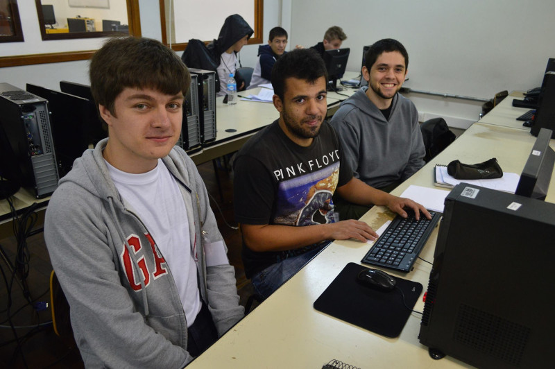 Equipe RRK na etapa regional de 2015, na UFPR.