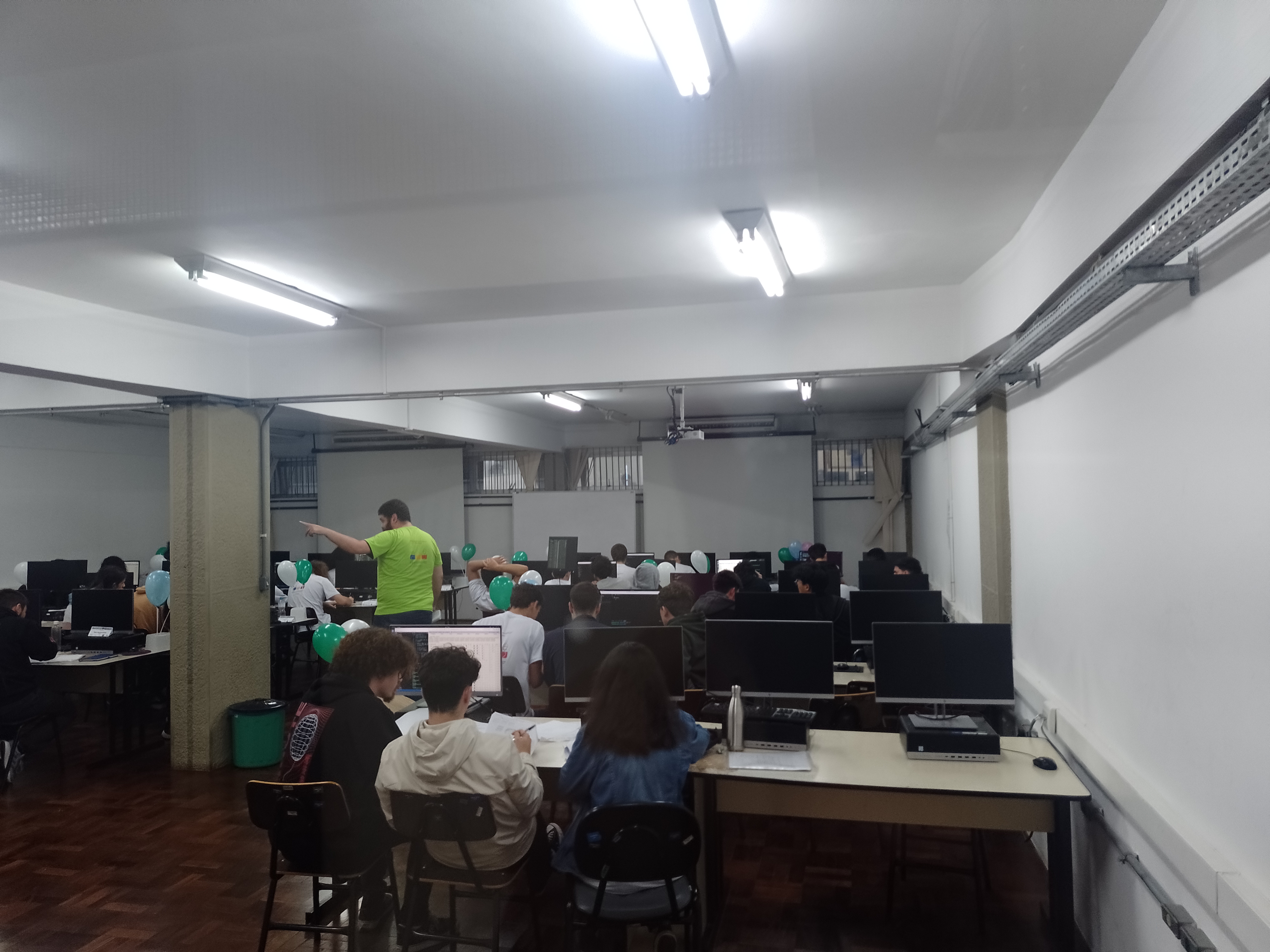 Prova acontecendo no Lab 1-2